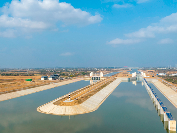 廬江節(jié)制閘船閘